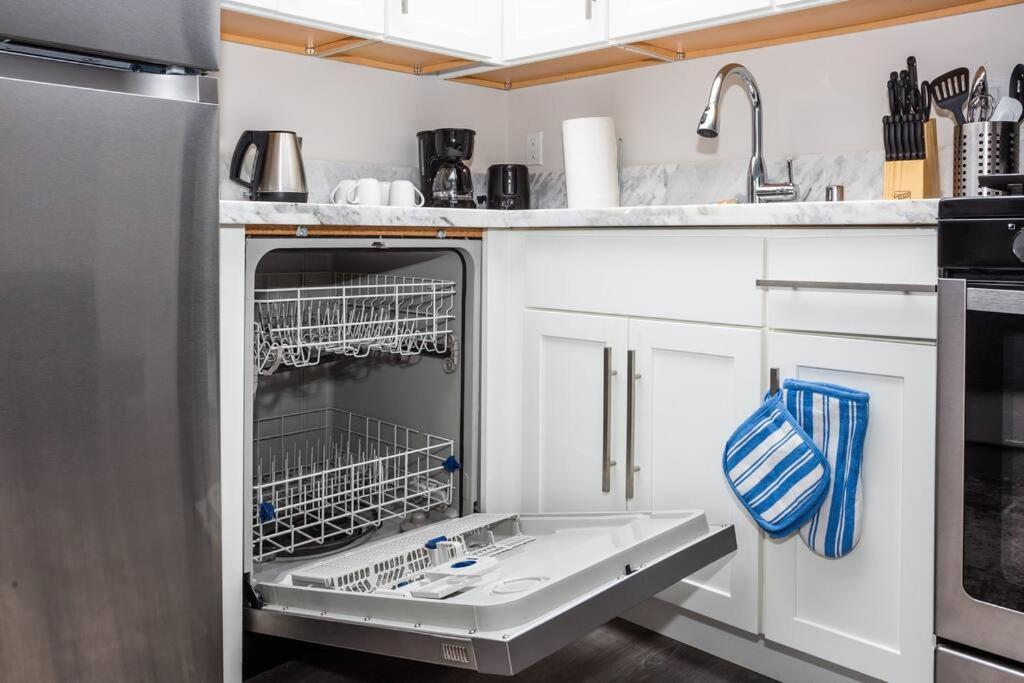 Apartment 2 Bedroom, 2 Bathroom Detached Max 7 Sleepers San Diego